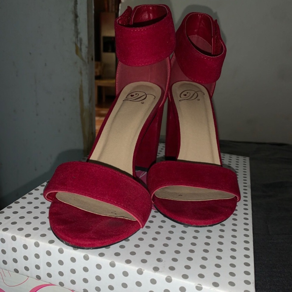 Heels - Picture 2 of 2